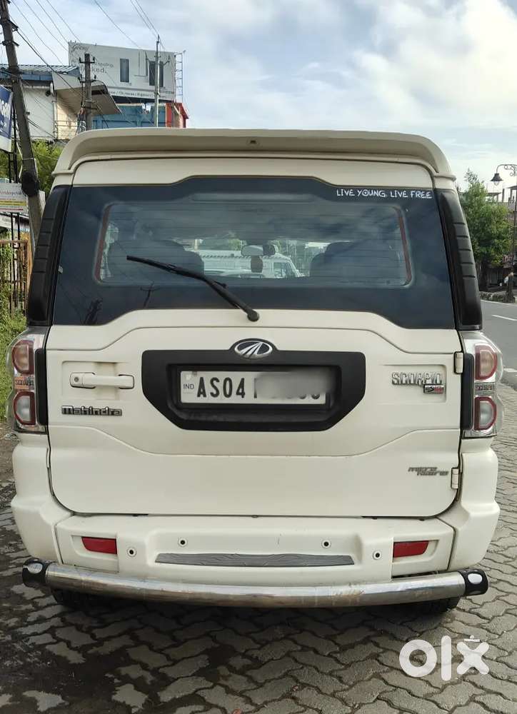 Mahindra Scorpio S10 2016