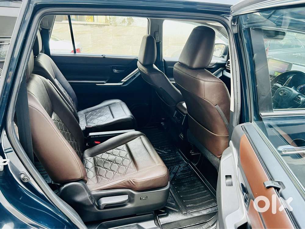 Toyota Innova Hycross