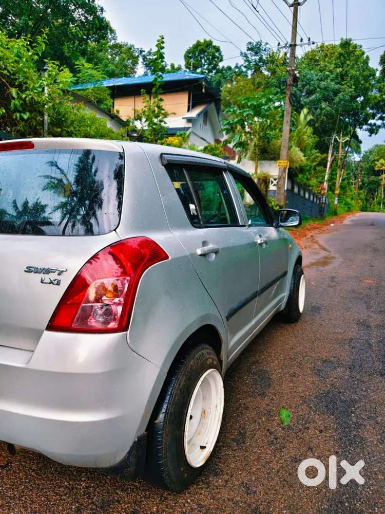 Maruti Suzuki Swift Lxi 2010
