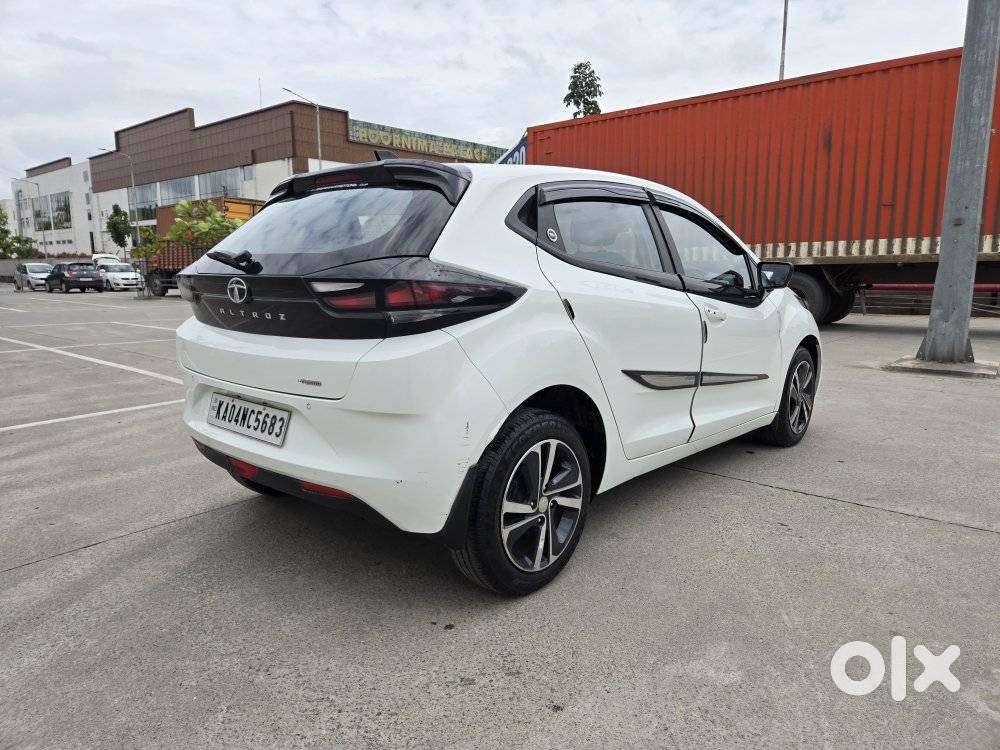 Tata Altroz Xz Plus (s), 2023, Petrol