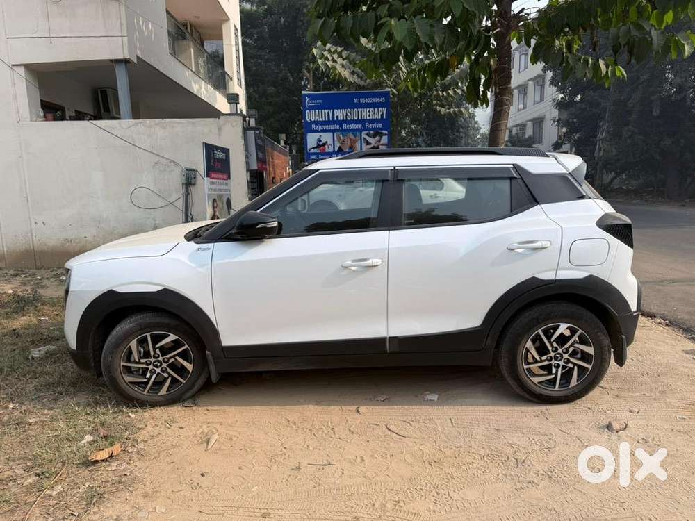 Mahindra Xuv 3xo 2024 Petrol Well Maintained