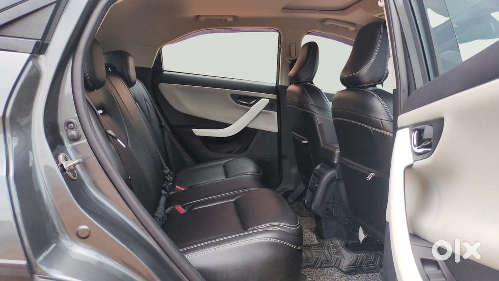 Tata Nexon Creative Plus S 1.2 Revotron Petrol 7dca, 2023, Petrol