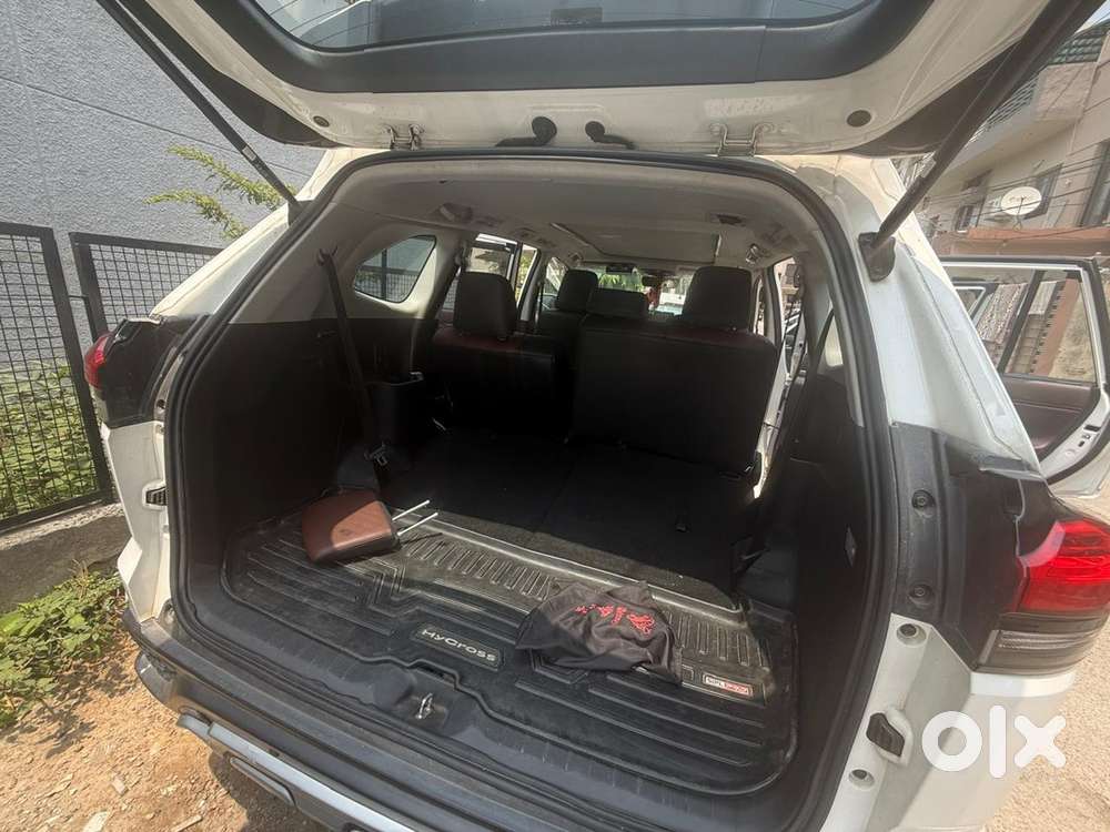 Toyota Innova Hycross 2025 Variant Petrol Automatic