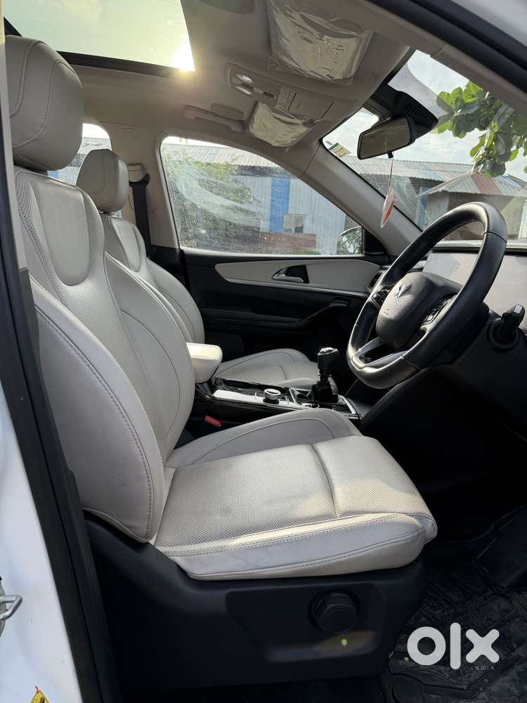 Mahindra Xuv700 2.2 Ax 7 Diesel Mt Luxury Pack Str, 2024, Diesel