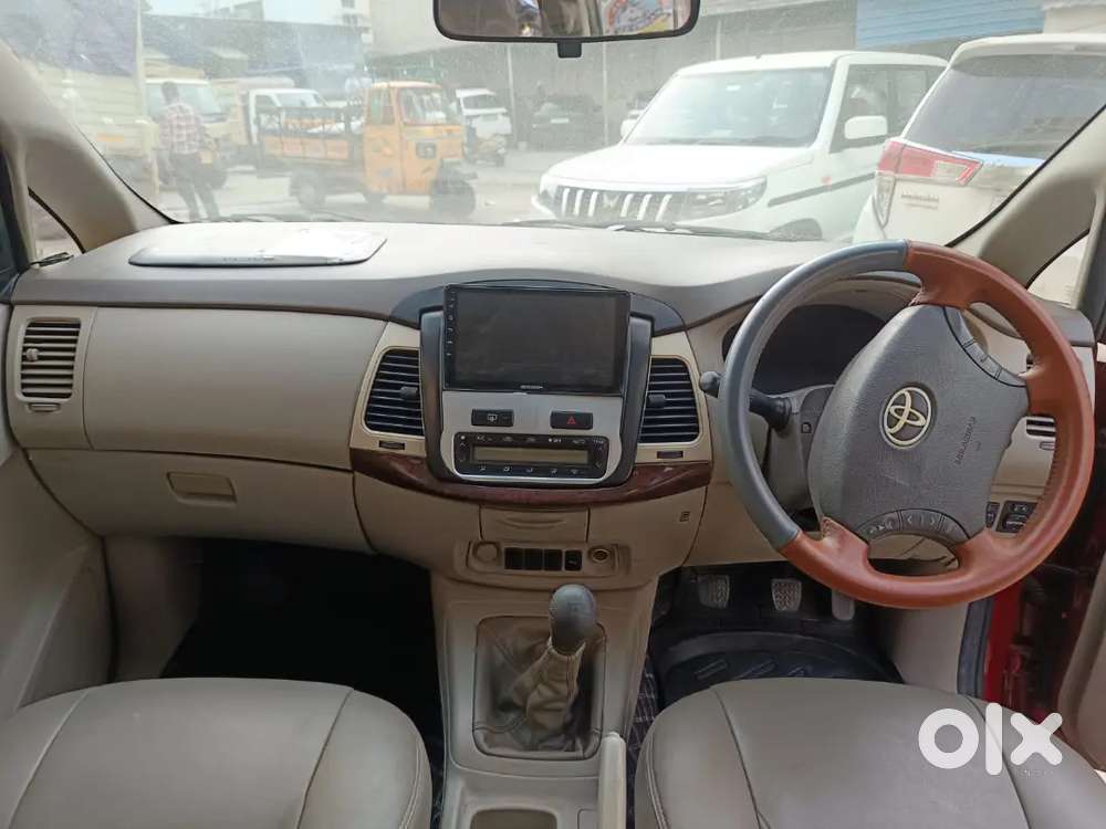 Toyota Innova 2011 Just In 5
