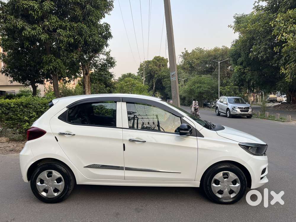 Tata Tiago 1.2 Revotron Xt (o), 2023, Petrol