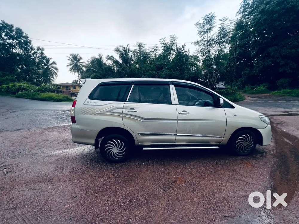 Toyota Innova G2 2011 Car