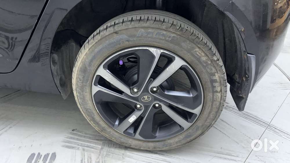 Tata Altroz 1.2 Xz Plus Dark Edition, 2023, Petrol