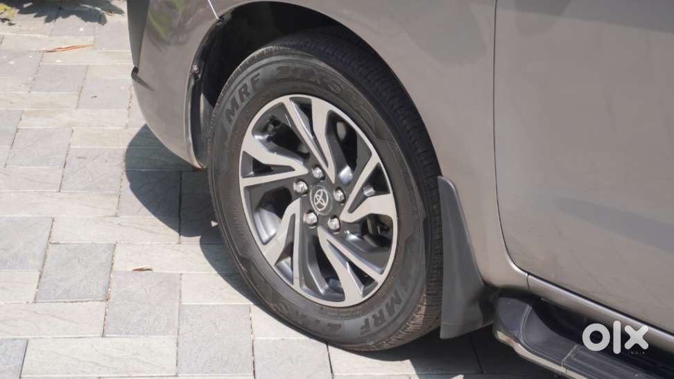 Toyota Innova Crysta [2020-ongoing] 2.4 Gx At 8 Str, 2021, Petrol