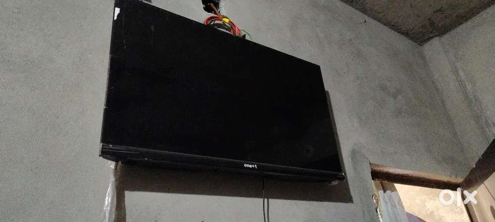 One+ tv led Android 8000 Rs urgent sell