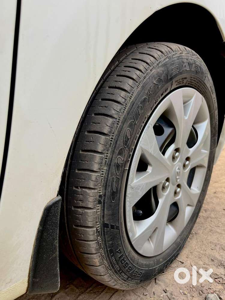 Hyundai Grand I10 1.2 Sportz  2016  42000 Km  First Owner  White