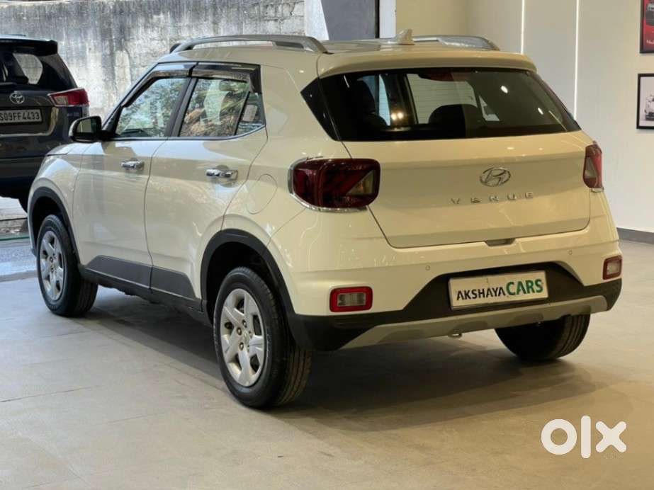 Hyundai Venue 1.2 S Plus, 2022, Petrol