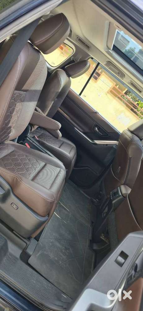 Toyota Innova Hycross 2.0 Zx Hybrid 7 Str, 2023, Petrol