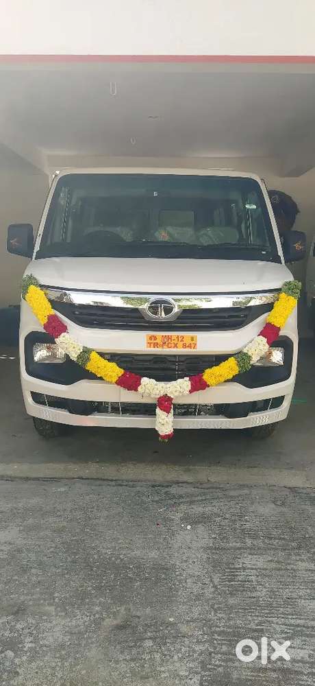 Tata Winger Deluxe 2025