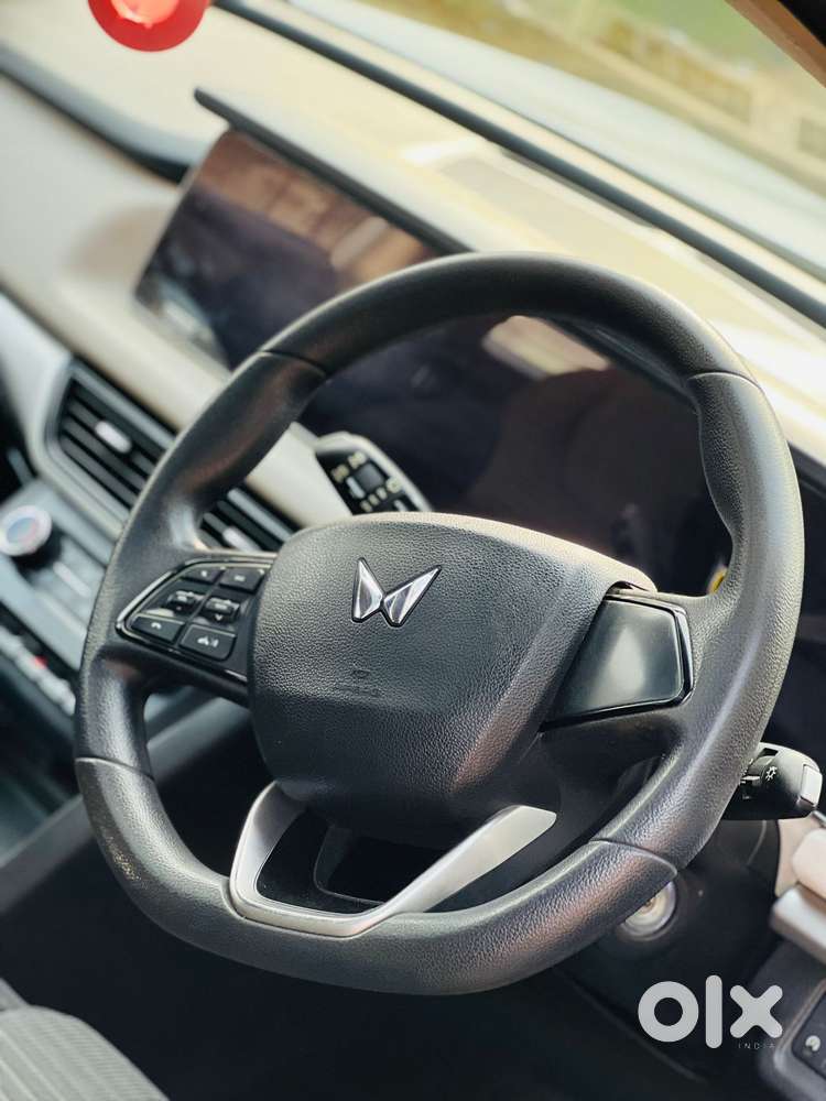 Mahindra Xuv700 2.2 Ax 5 Diesel At 7 Str, 2023, Petrol