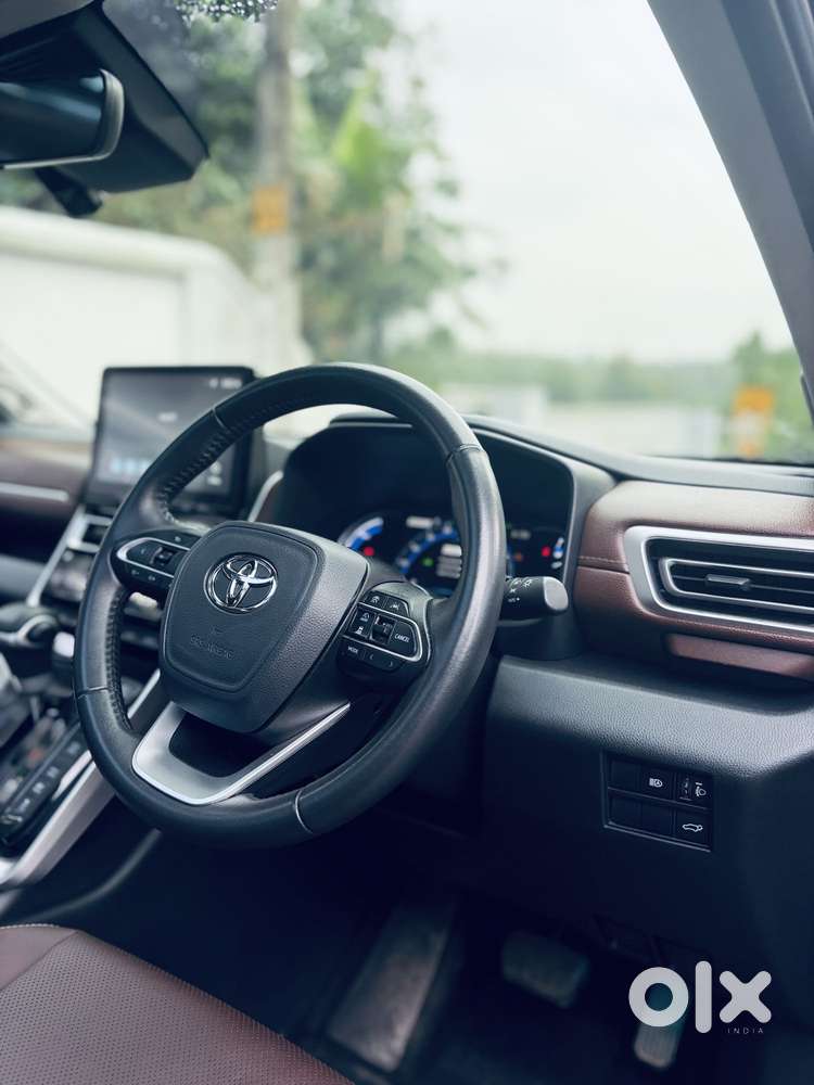 Toyota Innova Hycross 2.0 Zx (o) Hybrid 7 Str, 2023, Cng & Hybrids