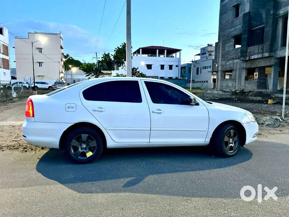 Skoda Laura 2010 Petrol 90000 Km Driven