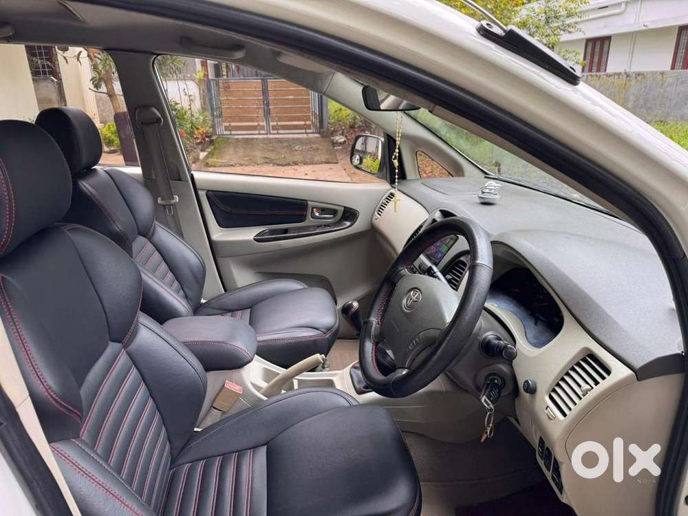 Toyota Innova 2011 Diesel 200000 Km Driven ,insurance Till December