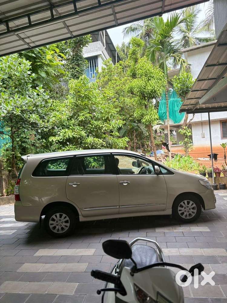 Toyota Innova 2014 Diesel 210 Km Driven