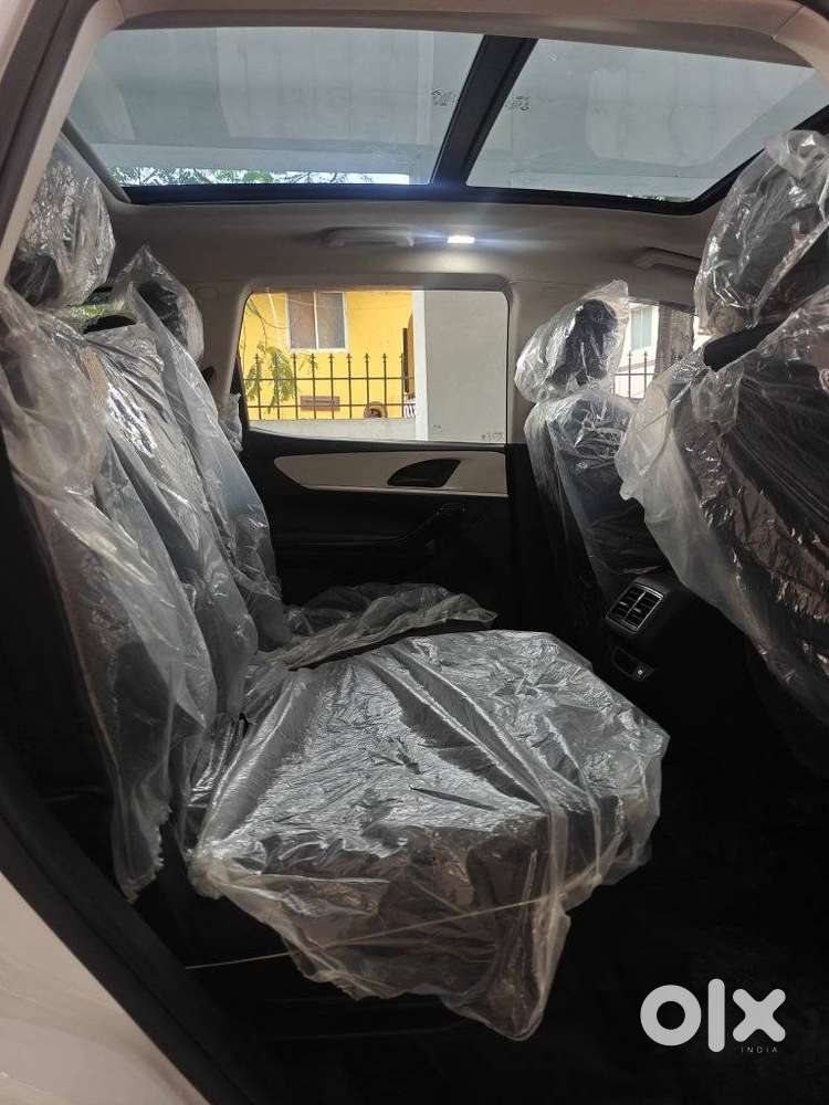 Mahindra Xuv700 2.2 Ax 5 Diesel Mt 7 Str, 2025, Diesel