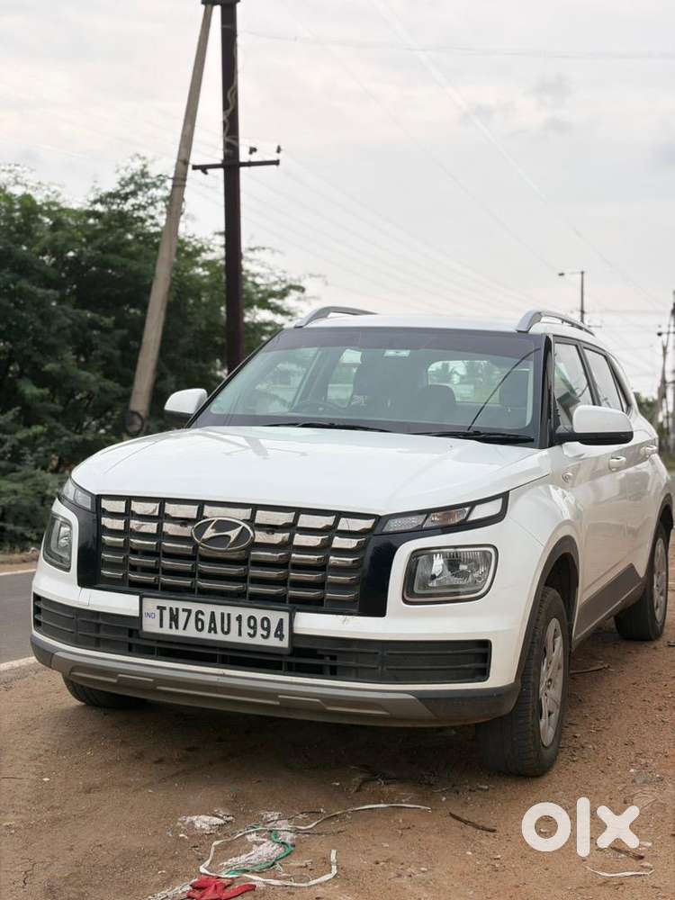 Hyundai Venue 2023 Petrol Well Maintained