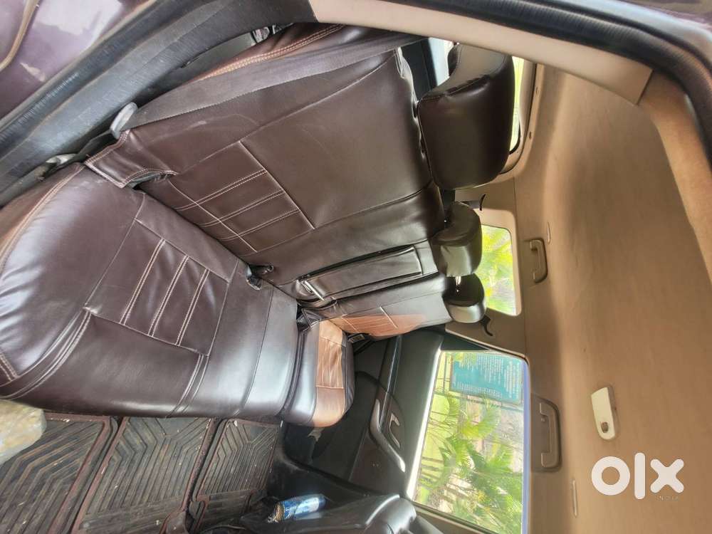 A Well Maintain Mahindra Xuv500 7seater Suv With 2196cc Diesel Engine.