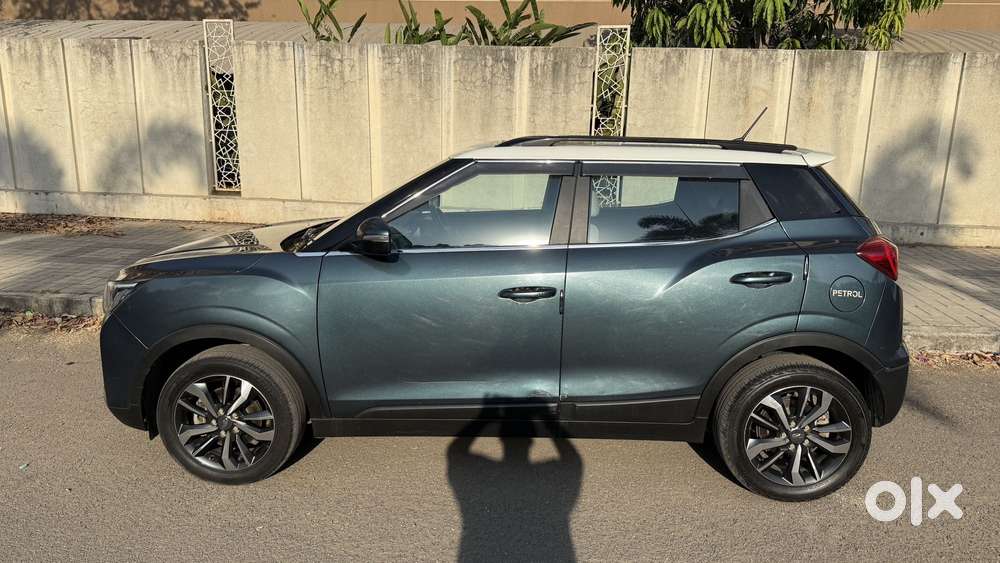 Mahindra Xuv300 1.2 W8 (o) Amt Petrol, 2023, Petrol