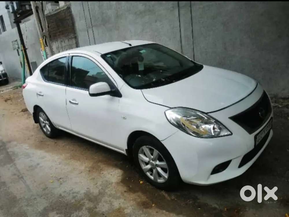 Nissan Sunny 2012