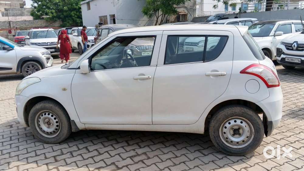Maruti Suzuki Swift Lxi, 2015, Petrol