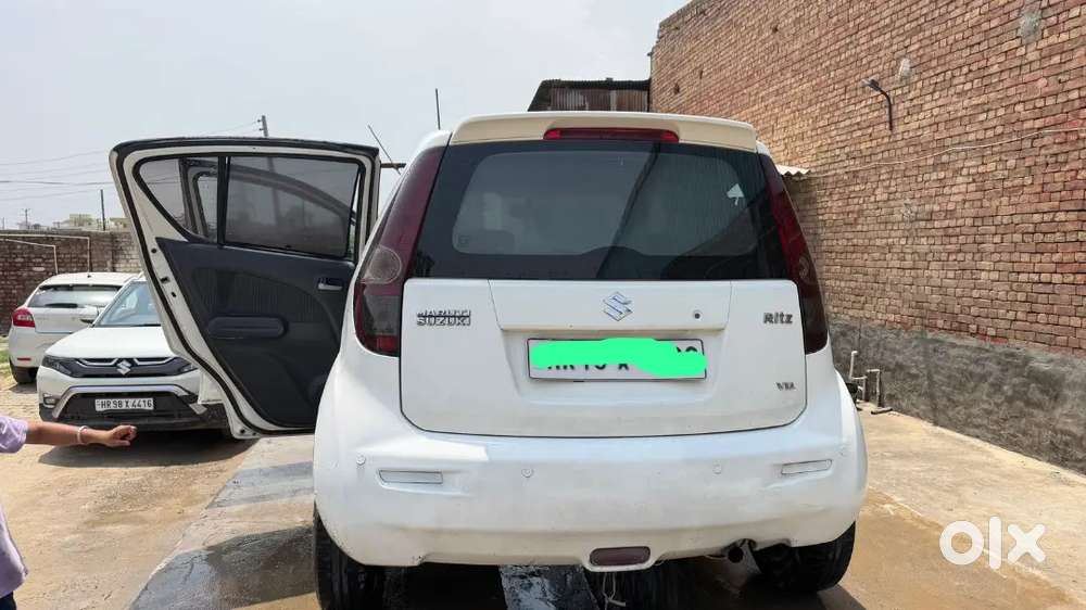 Saf H Gadi. 4 Alloy, All Power Window, Badiya Music System Hai.