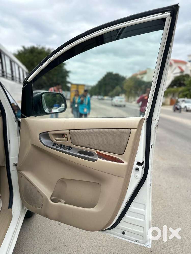 Toyota Innova 2.5 G (diesel) 8 Seater, 2006, Diesel