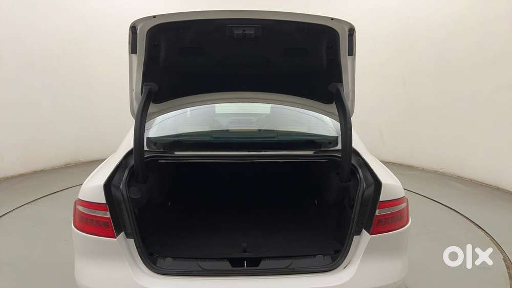 Jaguar Xe Prestige, 2016, Petrol