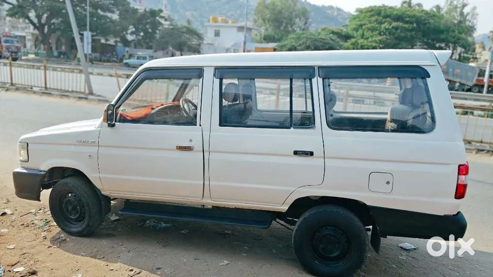 Toyota Qualis 2004 Diesel Well Maintained