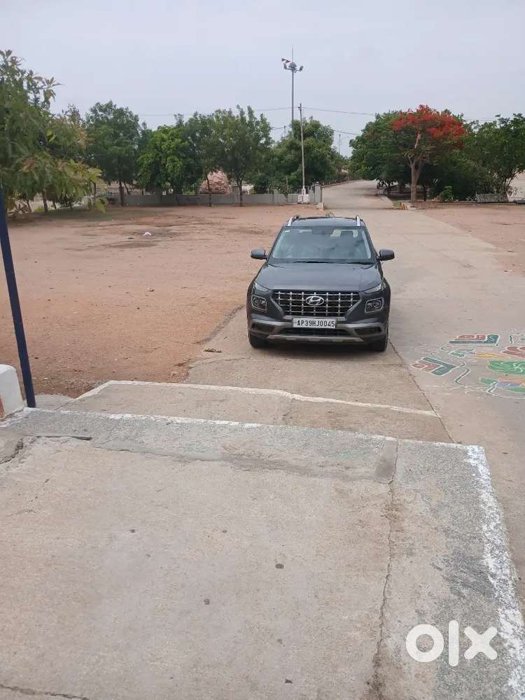 Hyundai Venue 2021 Diesel Well Maintained
