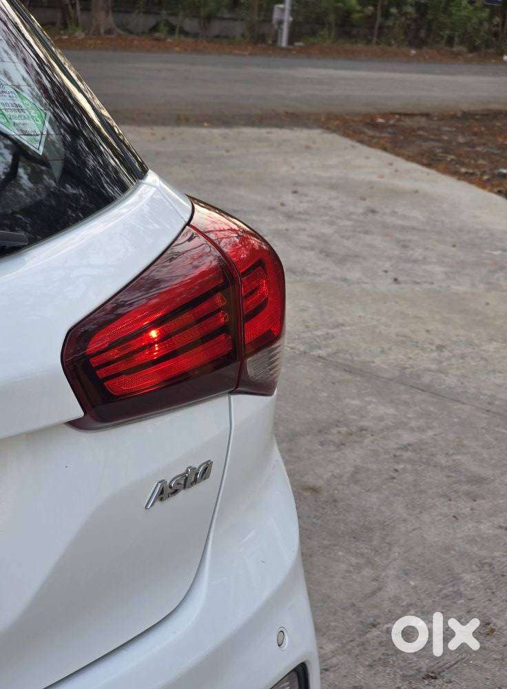 Hyundai I20 Asta (o) 1.2 Mt Dual Tone, 2019, Cng & Hybrids