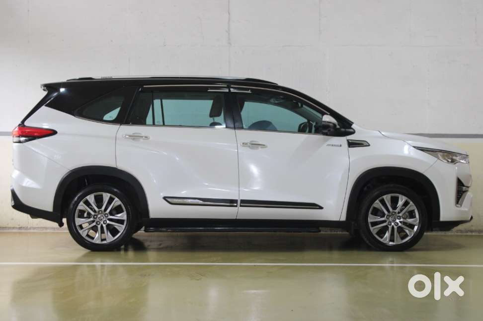 Toyota Innova Hycross 2.0 Zx (o) Hybrid 7 Str, 2023, Petrol