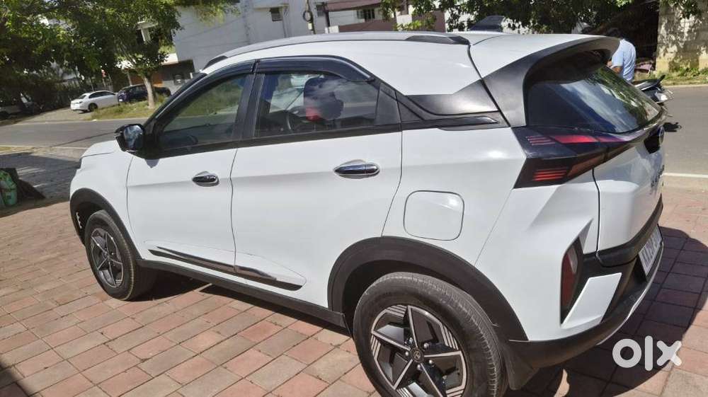 Tata Nexon Creative Plus S 1.2 Revotron Petrol 6 Mt, 2024, Cng & Hyb..