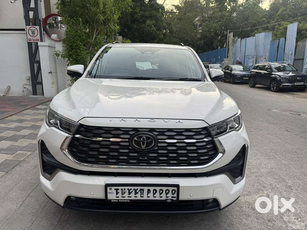 Toyota Innova Hycross 2.0 Zx (o) Hybrid 7 Str, 2025, Petrol