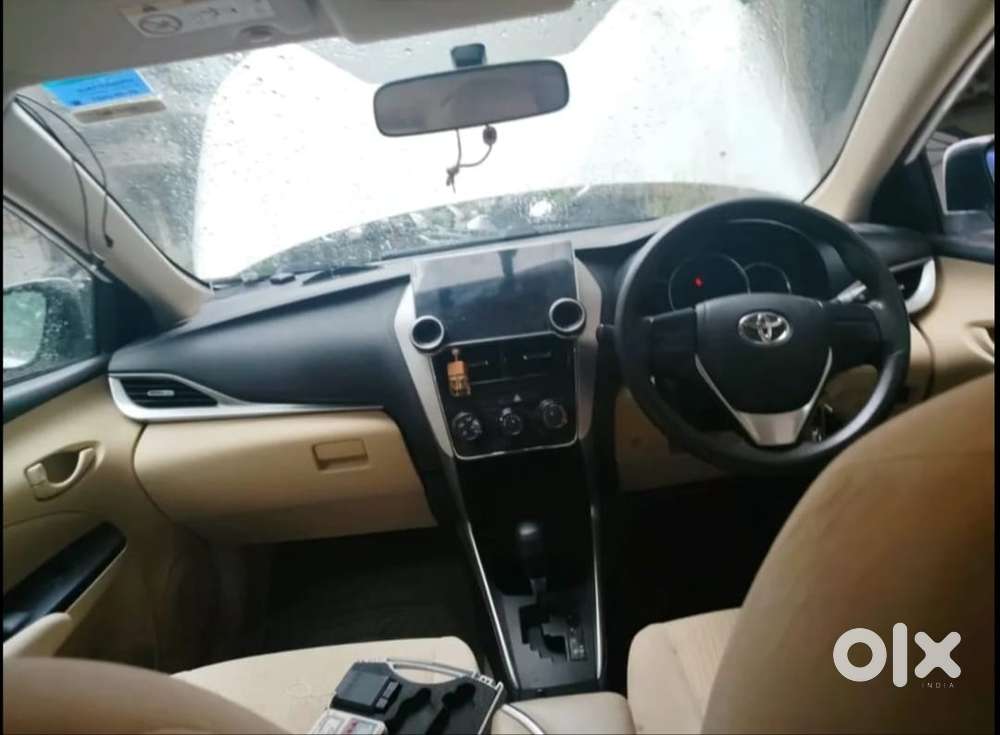 Toyota Yaris J Cvt, 2021, Petrol
