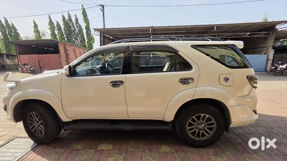 Toyota Fortuner 2015 Diesel 177000 Km Driven All New Tyres
