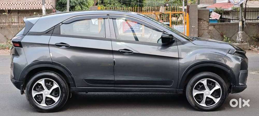 Tata Nexon Smart Plus1.2 Revotron Petrol 5 Mt, 2025, Cng & Hybrids