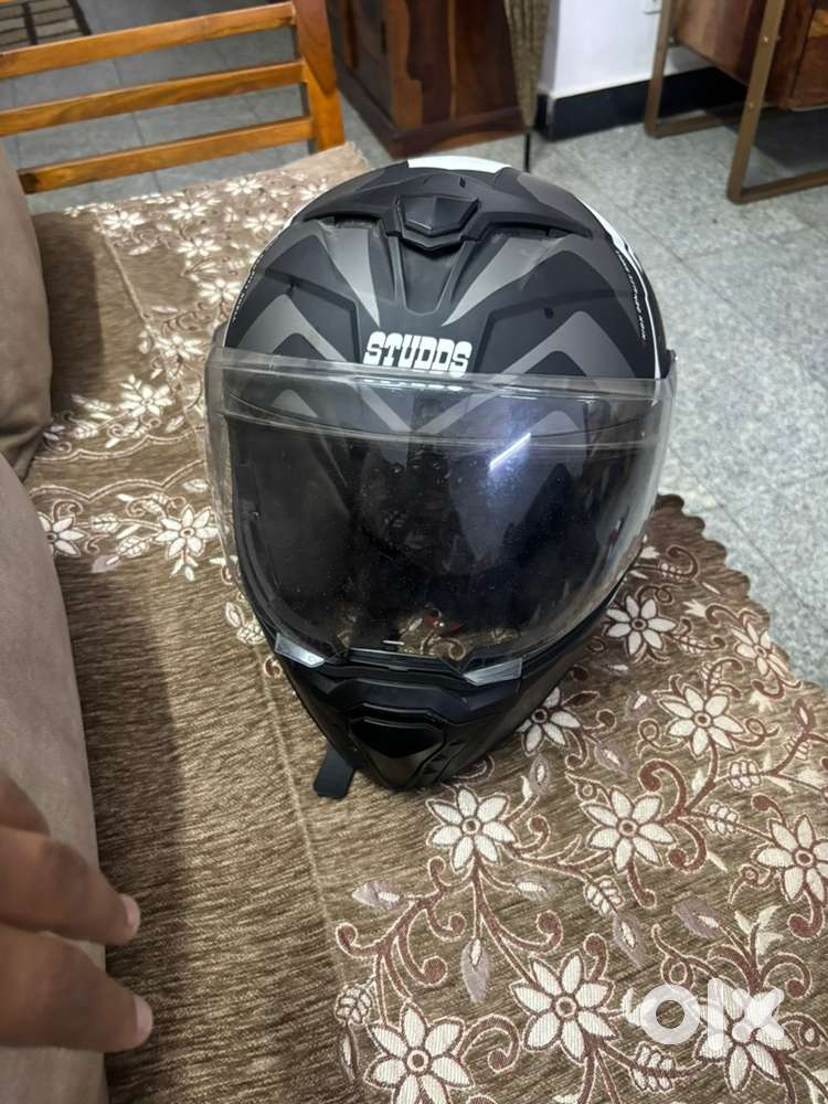 Helmet studds tropper
