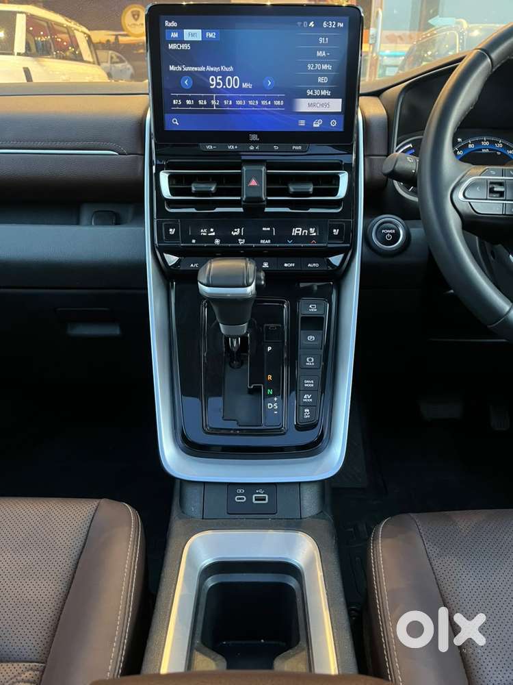 Toyota Innova Hycross 2.0 Zx (o) Hybrid 7 Str, 2025, Petrol