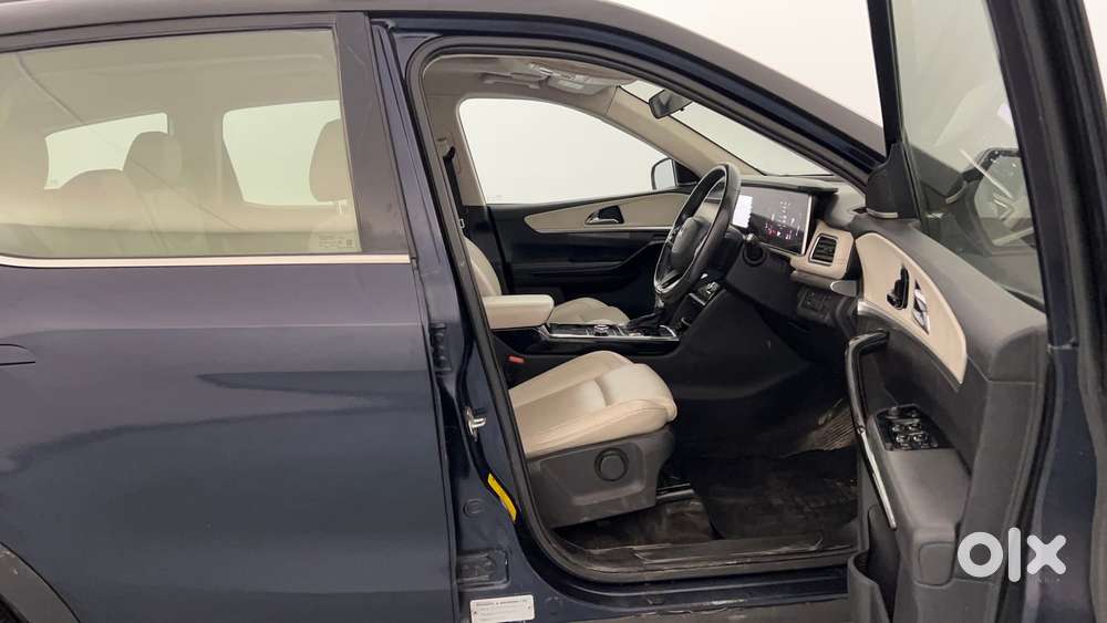Mahindra Xuv700 2.0 Ax 7 Petrol At Luxury Pack Str, 2021, Petrol