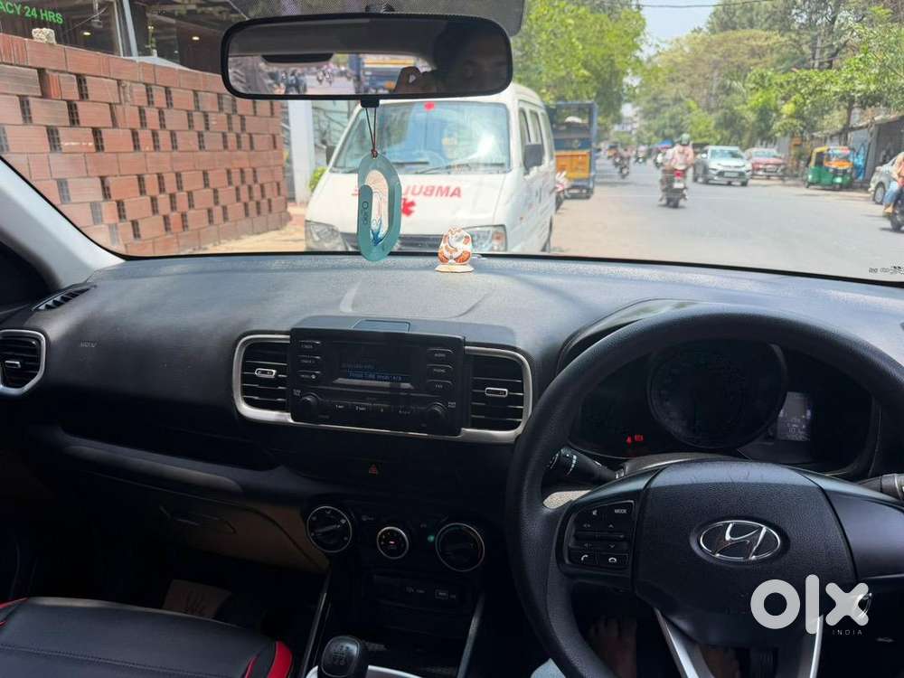 Hyundai Venue 2022 Petrol Well Maintained