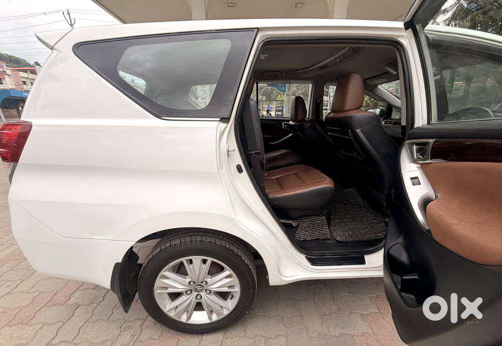 Toyota Innova Crysta 2.8z Automatic, 2016, Diesel