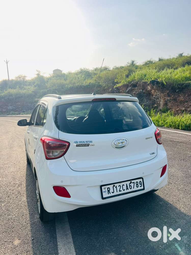 Hyundai Grand I10 Sportz, 2015, Petrol