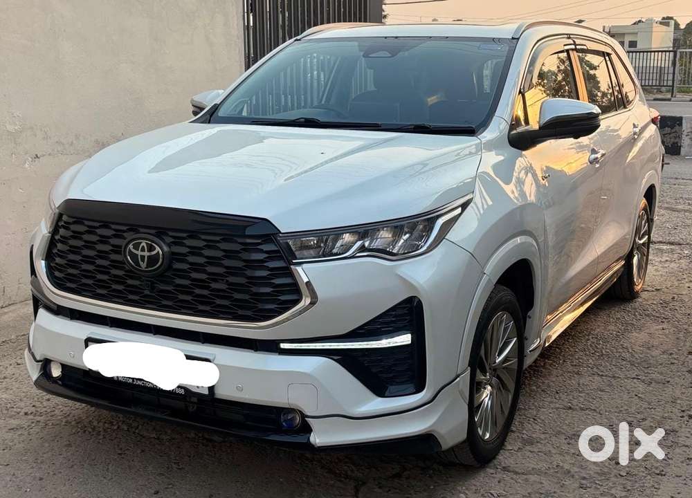 Toyota Innova Hycross, 2025, Petrol