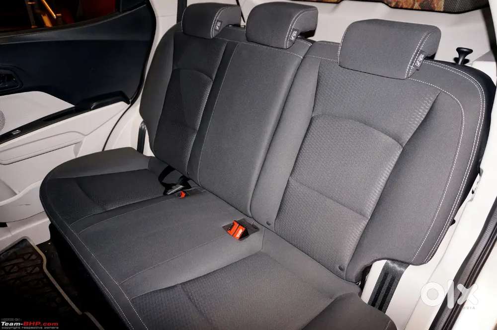 Xuv 300 W8 (o) Dual Tone, Turbo Engine.