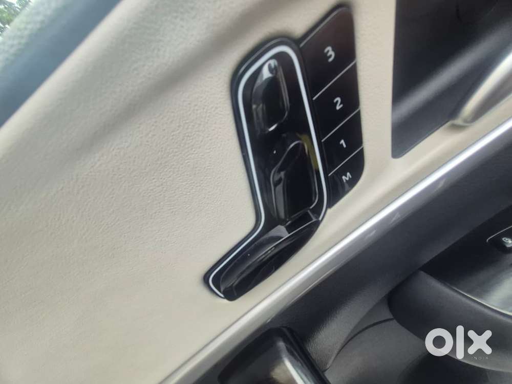 Mahindra Xuv700 2.0 Ax 7 Petrol At Str, 2024, Petrol